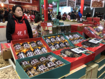 土味兒洋味兒齊上陣，年貨節(jié)休閑食品銷售井噴